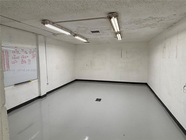 1101 NW 72nd St, Miami, FL 33150