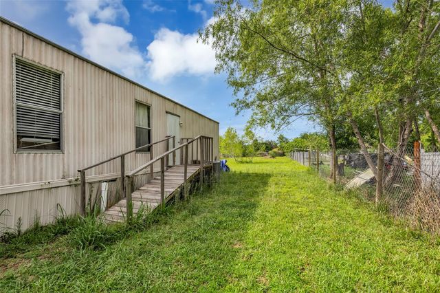 335 County Road 340, Cleveland, TX 77327