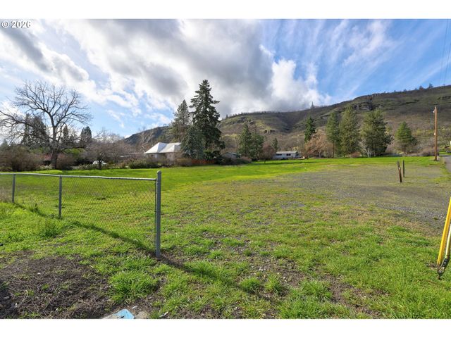 W 10TH St, The Dalles, OR 97058