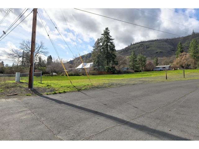 W 10TH St, The Dalles, OR 97058