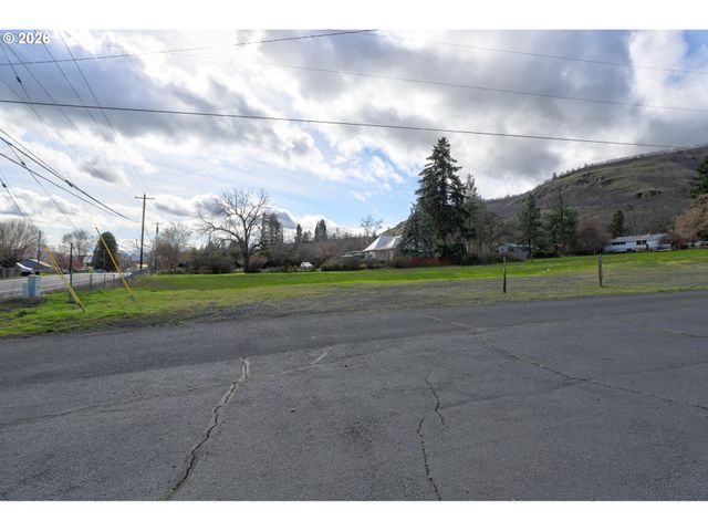 W 10TH St, The Dalles, OR 97058