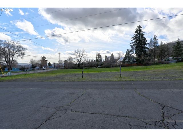 W 10TH St, The Dalles, OR 97058