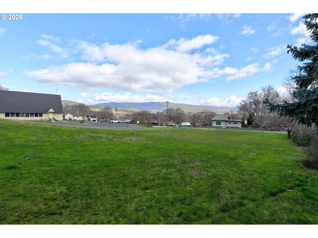 W 10TH St, The Dalles, OR 97058