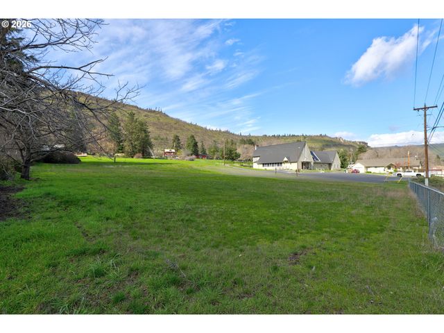 W 10TH St, The Dalles, OR 97058