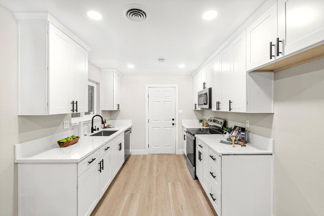 5610 Millburn St, Carmichael, CA 95608