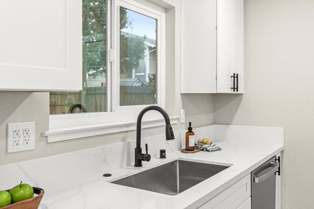 5610 Millburn St, Carmichael, CA 95608