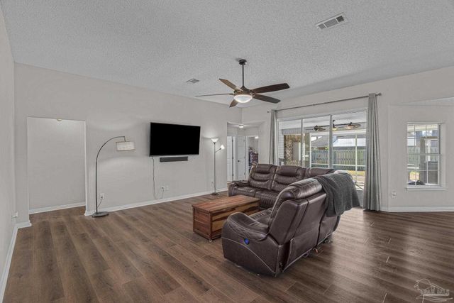 3913 India Cv, Gulf Breeze, FL 32563