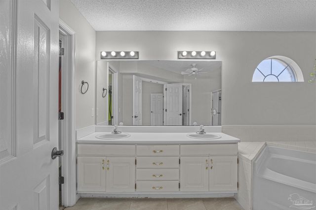 3913 India Cv, Gulf Breeze, FL 32563