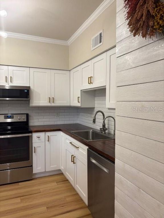 Image 15 of property listing at 159 HUNTER COURT N/A, Palm Harbor, FL 34684