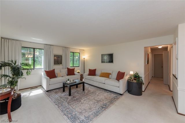 132 Kimrose Lane, Broadview Heights, OH 44147