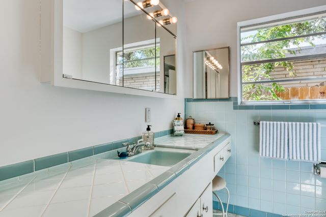 134 Oaklane, Universal City, TX 78148