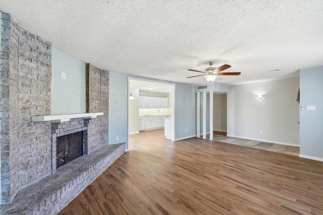 2704 Friarford Road, Fort Worth, TX 76112