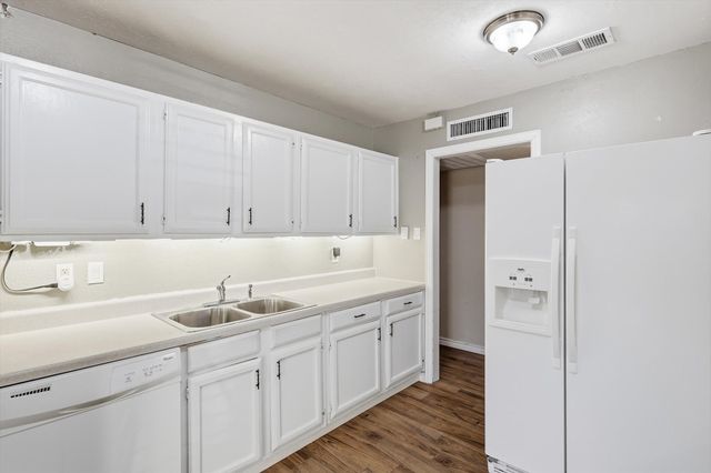 2704 Friarford Road, Fort Worth, TX 76112