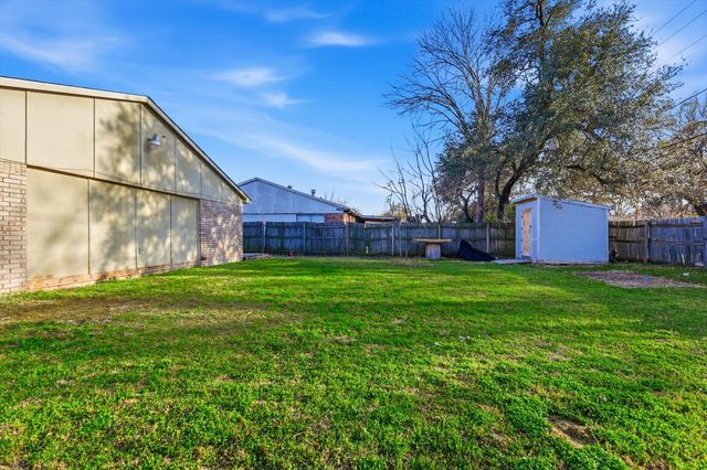 2704 Friarford Road, Fort Worth, TX 76112