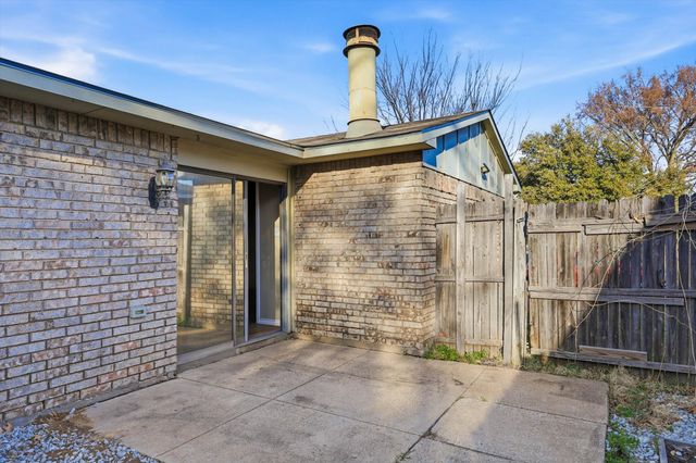 2704 Friarford Road, Fort Worth, TX 76112