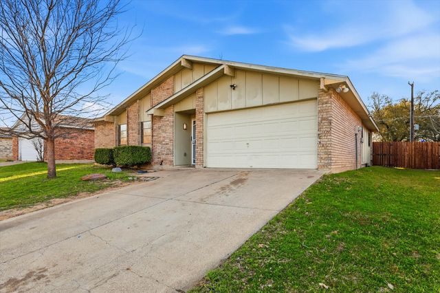 2704 Friarford Road, Fort Worth, TX 76112