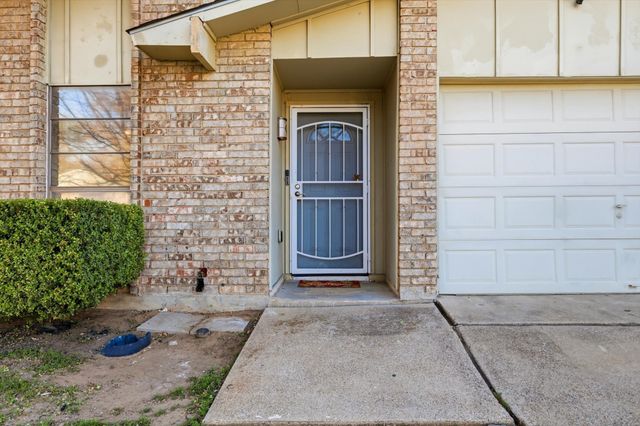 2704 Friarford Road, Fort Worth, TX 76112