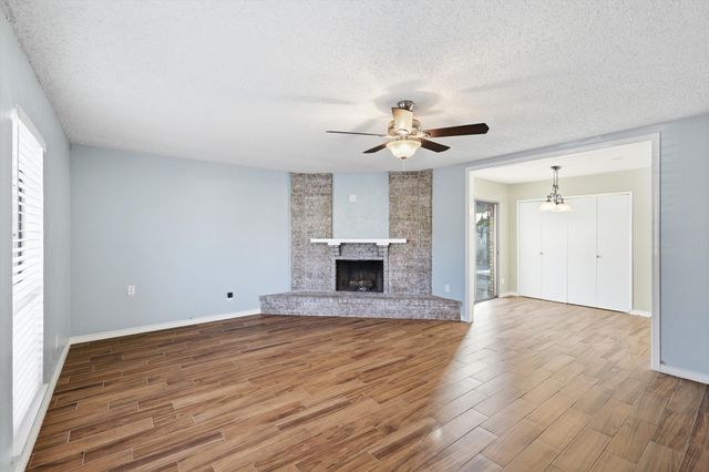 2704 Friarford Road, Fort Worth, TX 76112