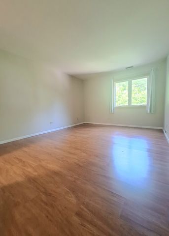 1482 Stonebridge Circle C-6, Wheaton, IL 60189