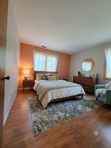 1482 Stonebridge Circle C-6, Wheaton, IL 60189