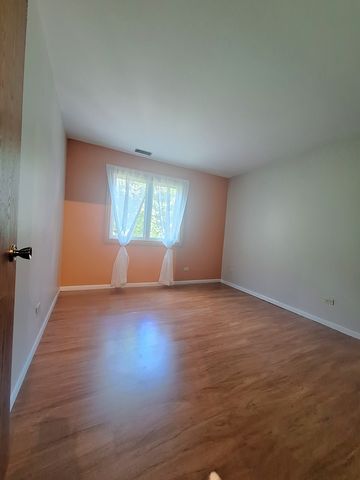 1482 Stonebridge Circle C-6, Wheaton, IL 60189