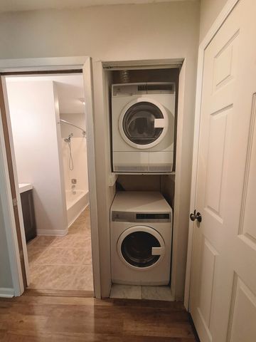 1482 Stonebridge Circle C-6, Wheaton, IL 60189