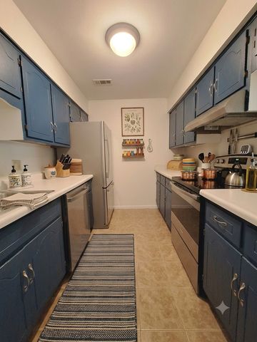 1482 Stonebridge Circle C-6, Wheaton, IL 60189