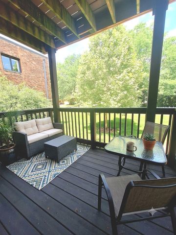 1482 Stonebridge Circle C-6, Wheaton, IL 60189