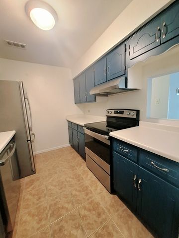 1482 Stonebridge Circle C-6, Wheaton, IL 60189