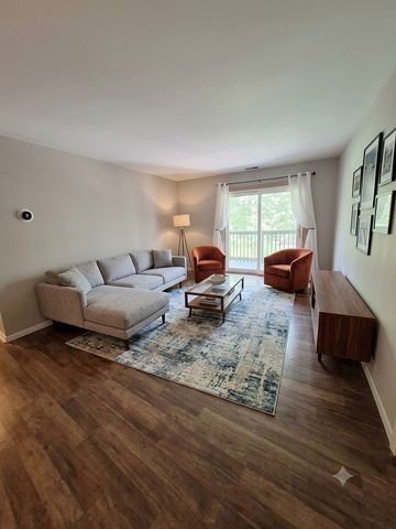 1482 Stonebridge Circle C-6, Wheaton, IL 60189