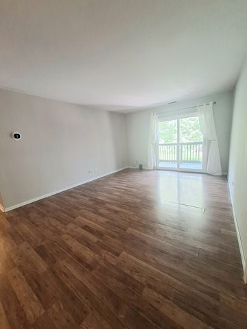 1482 Stonebridge Circle C-6, Wheaton, IL 60189