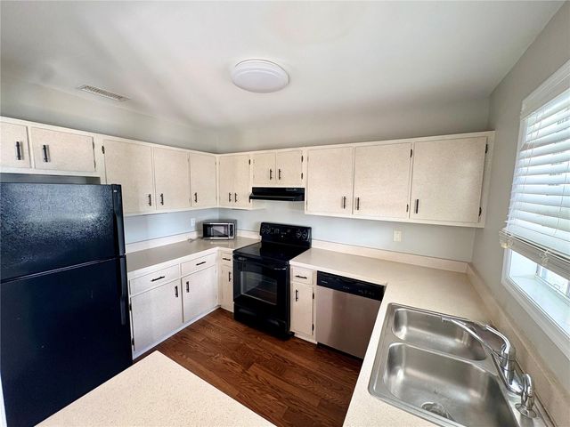 204 POMPANO DRIVE SE D, St Petersburg, FL 33705