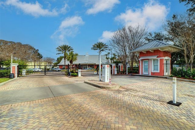 204 POMPANO DRIVE SE D, St Petersburg, FL 33705