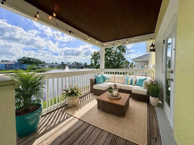 204 POMPANO DRIVE SE D, St Petersburg, FL 33705