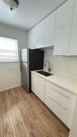 700 Bayshore Drive 17, Fort Lauderdale, FL 33304