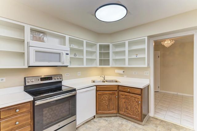 100 Lake Boulevard 603, Buffalo Grove, IL 60089