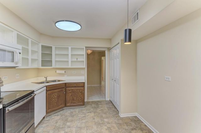 100 Lake Boulevard 603, Buffalo Grove, IL 60089