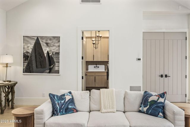 4121 N 64TH Place, Scottsdale, AZ 85251