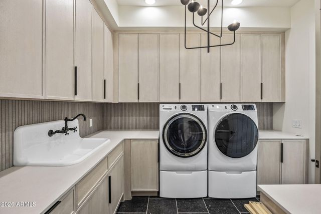 4121 N 64TH Place, Scottsdale, AZ 85251