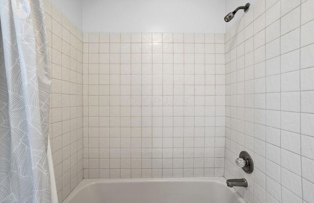 19 Beechtree Lane, Granville, OH 43023