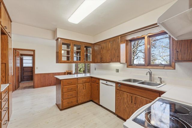 1823 Gramsie Road, Arden Hills, MN 55112