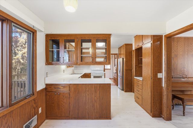 1823 Gramsie Road, Arden Hills, MN 55112