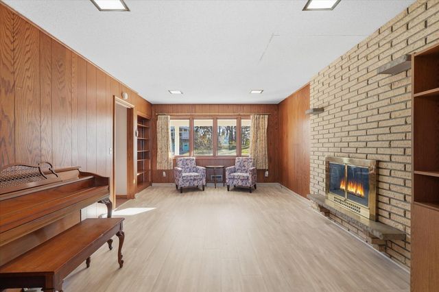 1823 Gramsie Road, Arden Hills, MN 55112