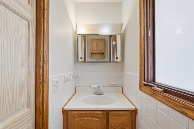 1823 Gramsie Road, Arden Hills, MN 55112