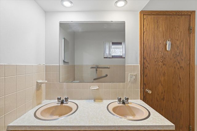 1823 Gramsie Road, Arden Hills, MN 55112