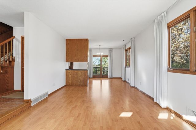 1823 Gramsie Road, Arden Hills, MN 55112