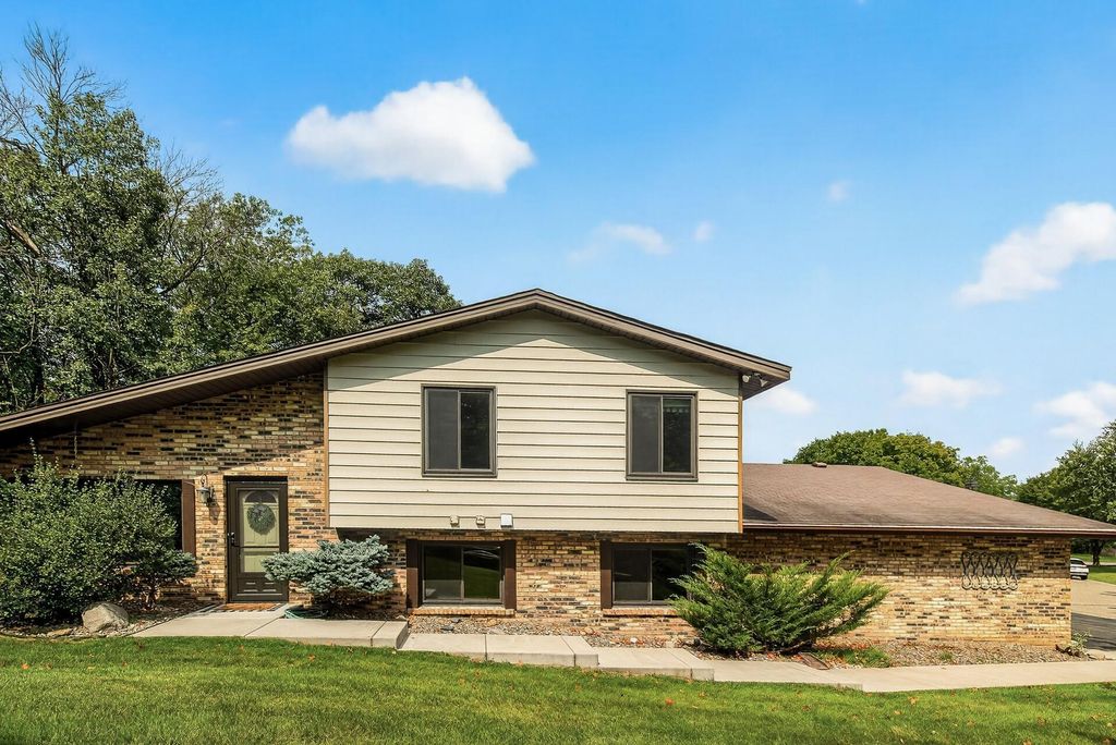 1010 Zanzibar Lane N, Plymouth, MN 55447