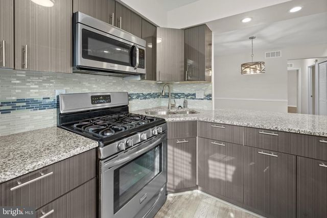 302B HARWOOD CT, Mount Laurel, NJ 08054