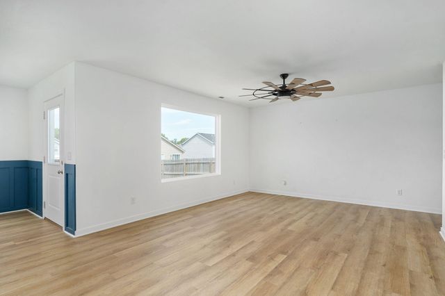 571 S Caroline Avenue, Republic, MO 65738