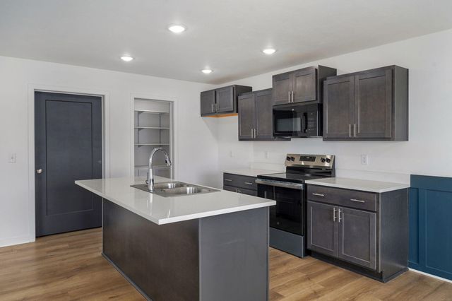 571 S Caroline Avenue, Republic, MO 65738